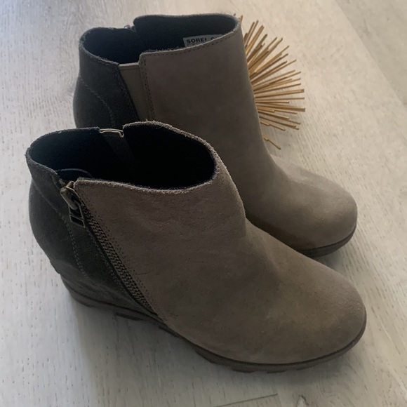 Sorel Joan of Arctic 2 tone sage olive green bootie Zips for easy on/off. Size 6 - Picture 7 of 9